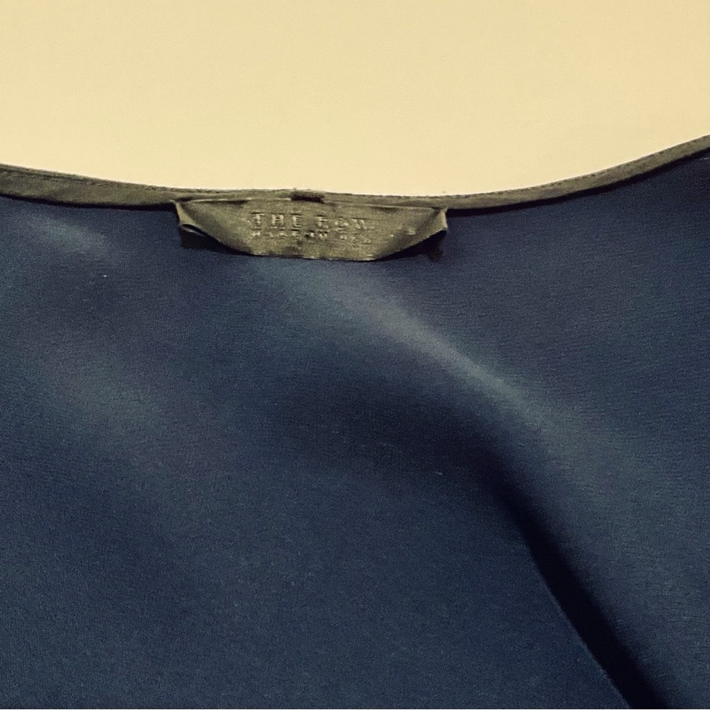 THE ROW NAVY TOP. - Picture 4 of 6